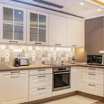 شقة Carbona 205 *